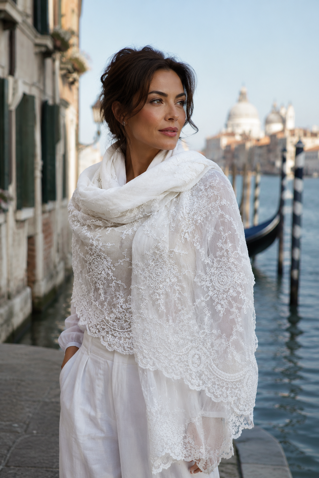 "CORINNE" lace and linen