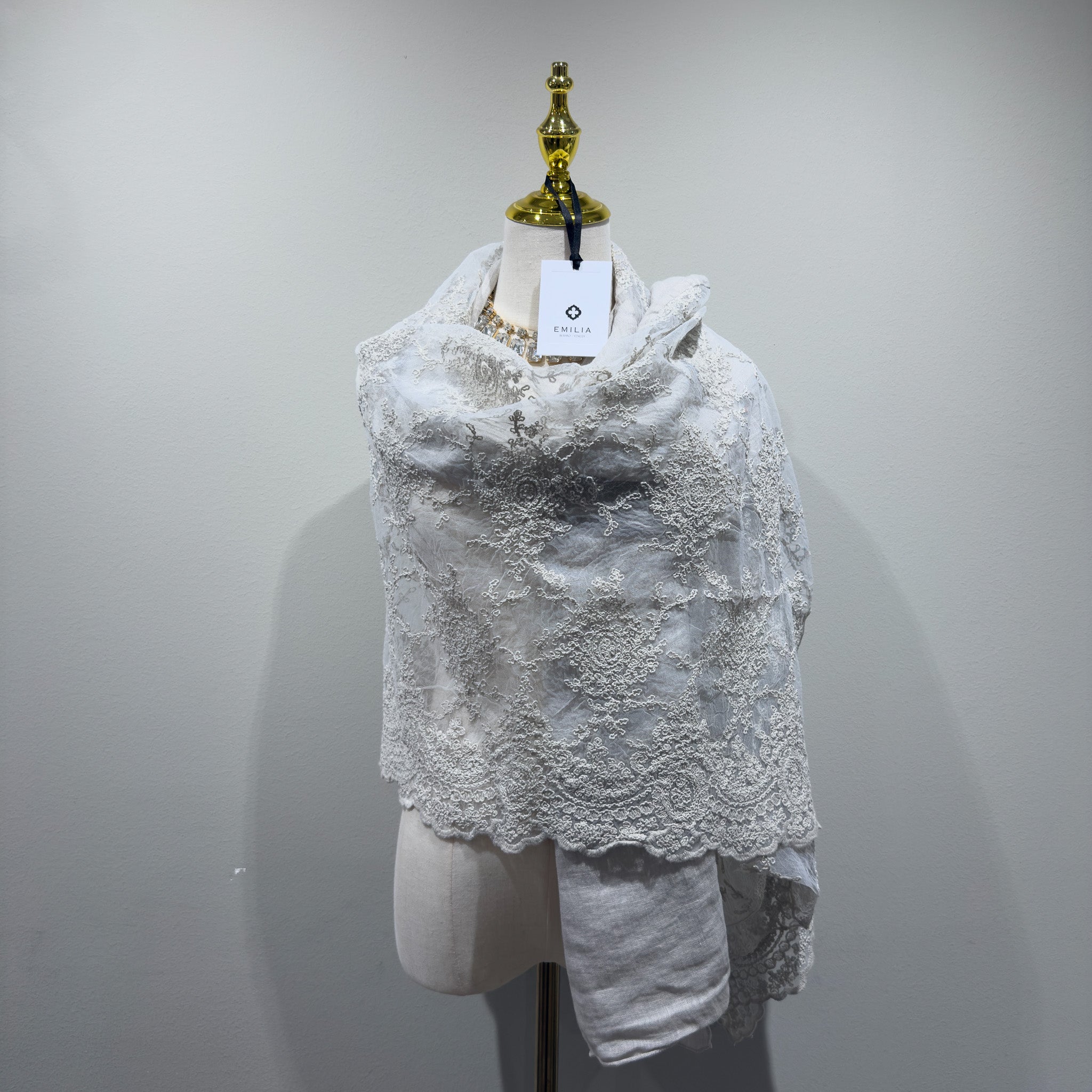 "CORINNE" lace and linen scarf