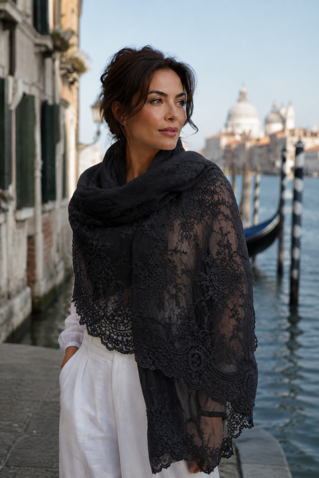 "CORINNE" lace and linen