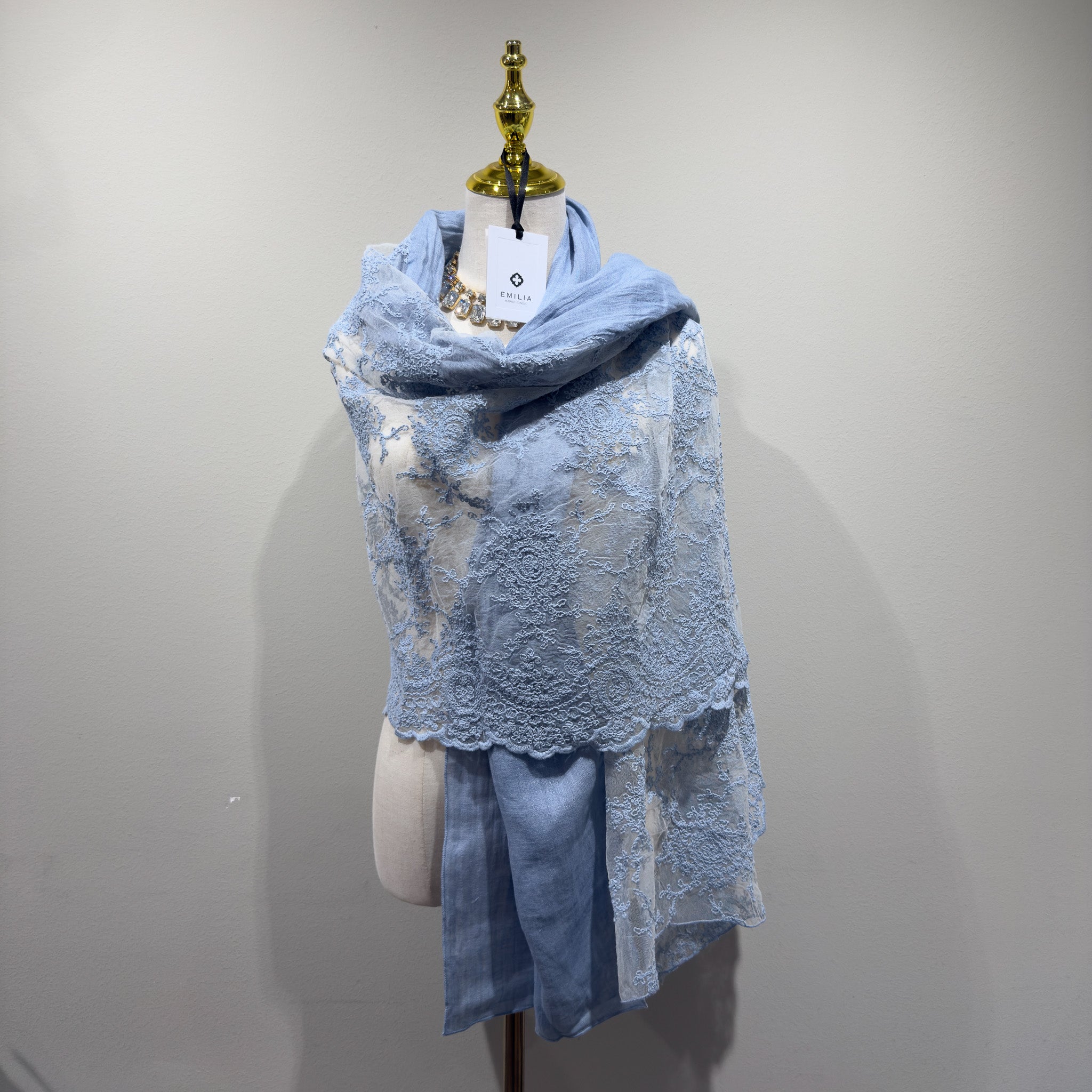 "CORINNE" lace and linen scarf