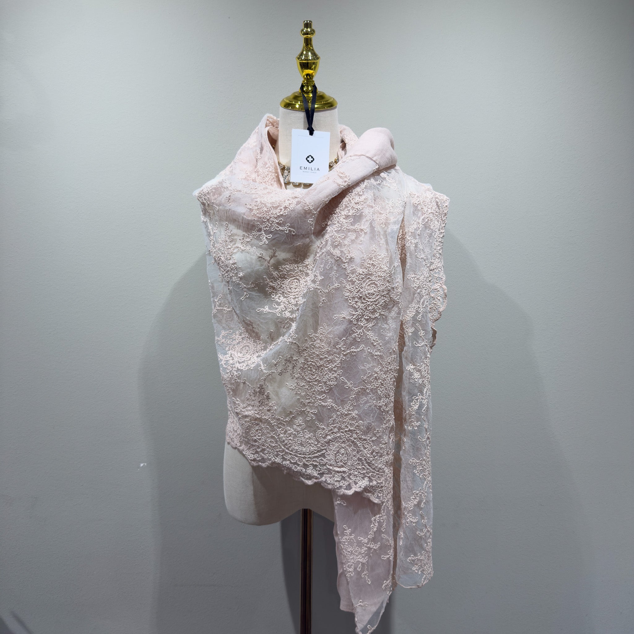 "CORINNE" lace and linen scarf