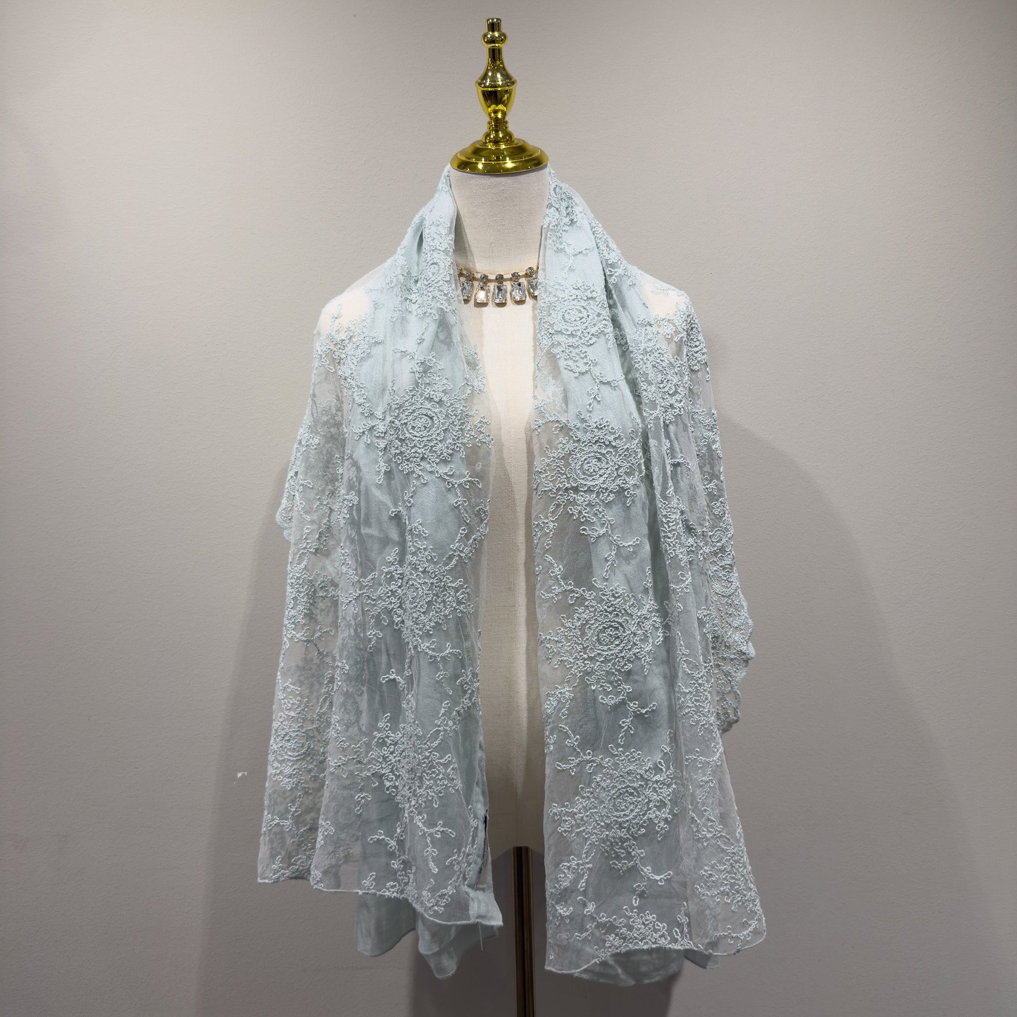 "CORINNE" lace and linen scarf