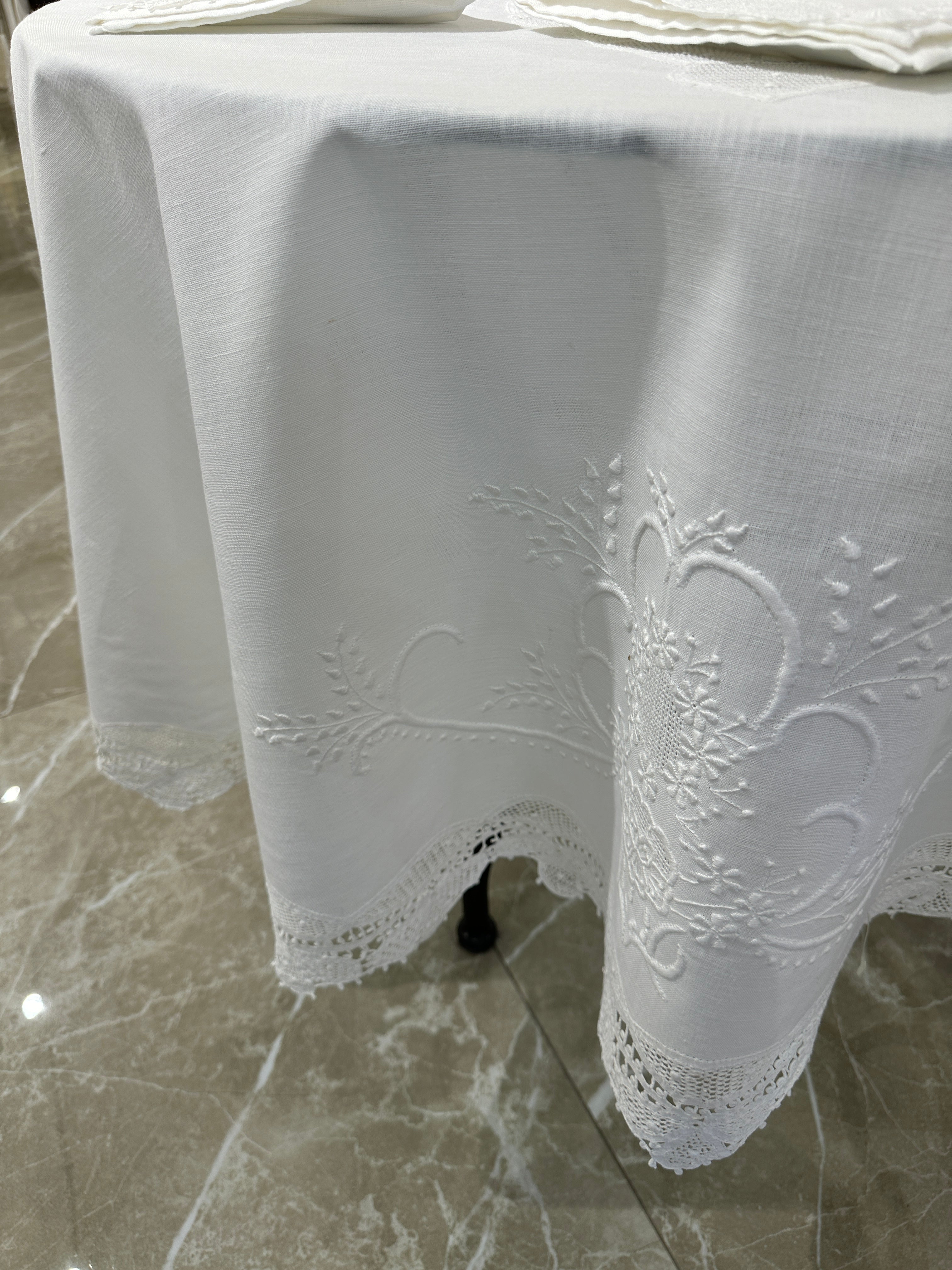"MARINELLA" Lace tablecloth linen 100%