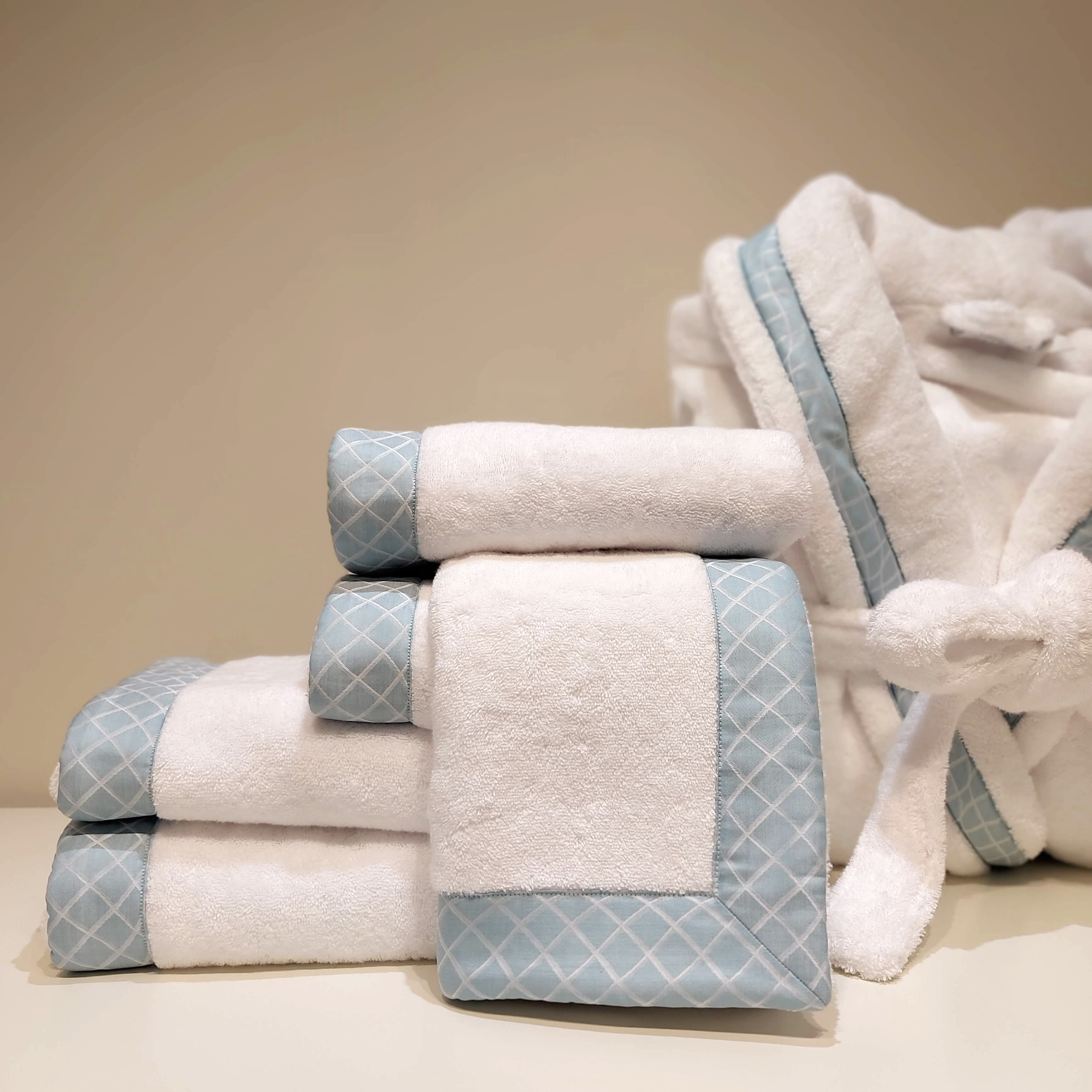 "FLOW" TOWEL COLLECTION