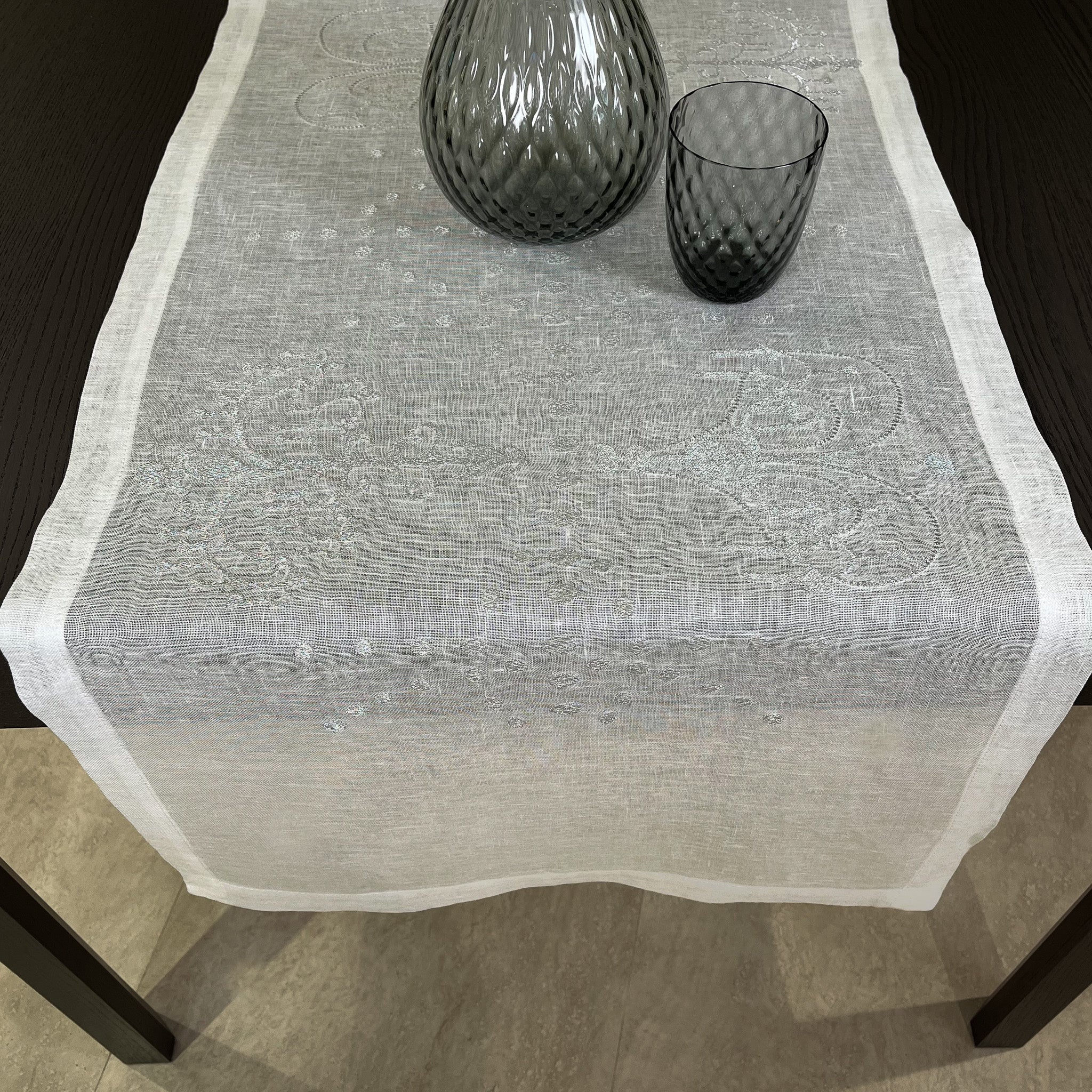"CHANDELIER" Runner