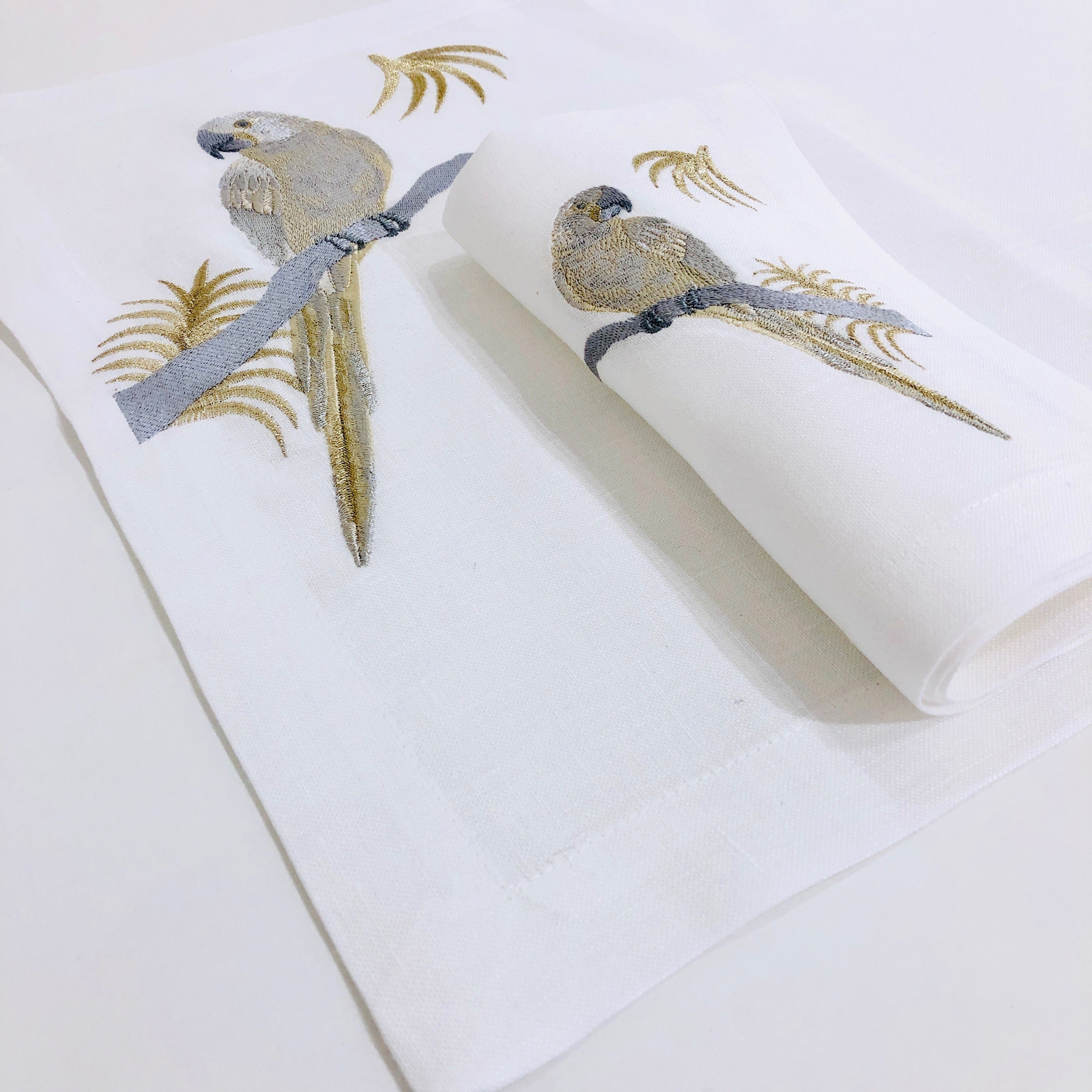 the-gold-parrot-fine-linen-embroidery-placemat-made-in-italy