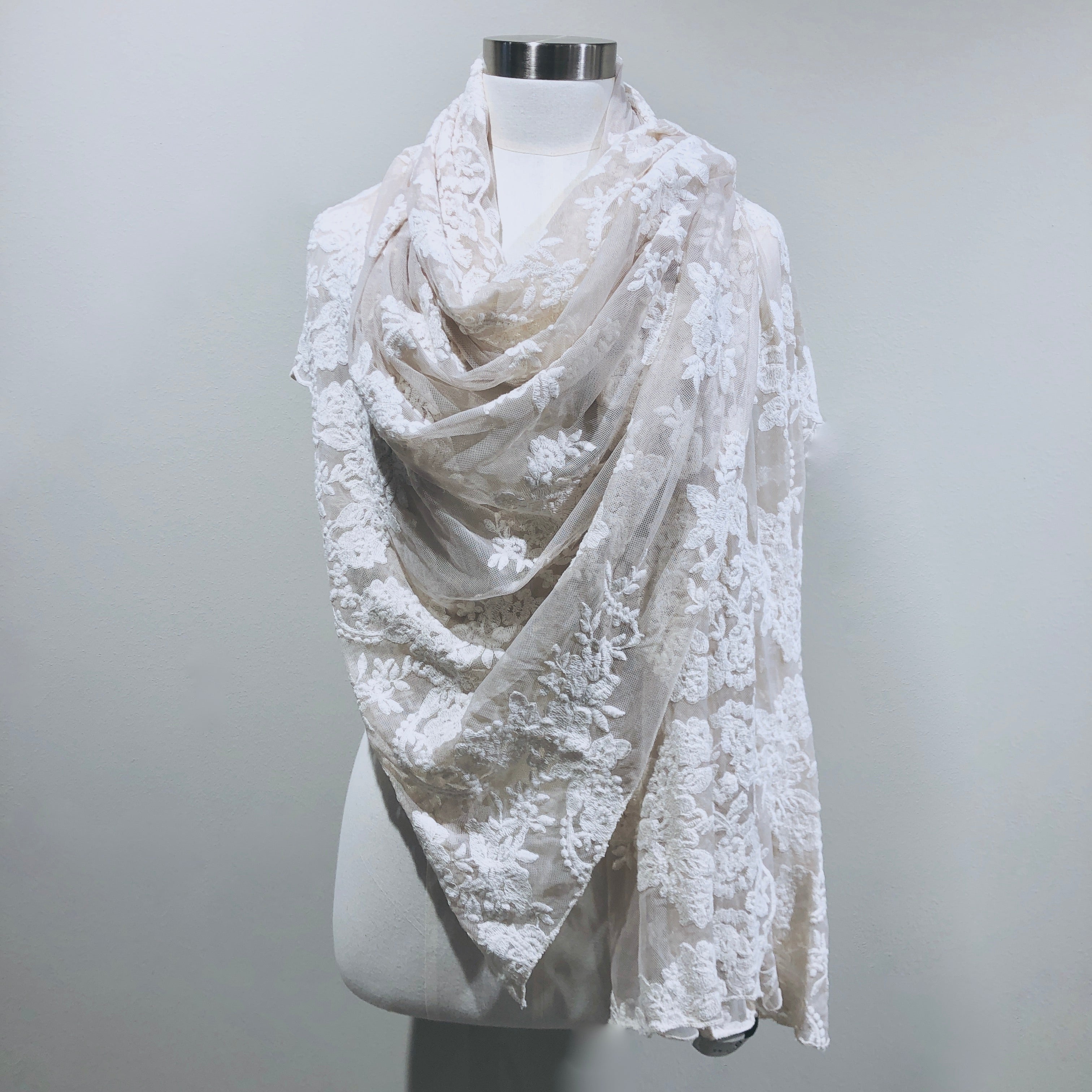 "VERSILIA" lace scarf