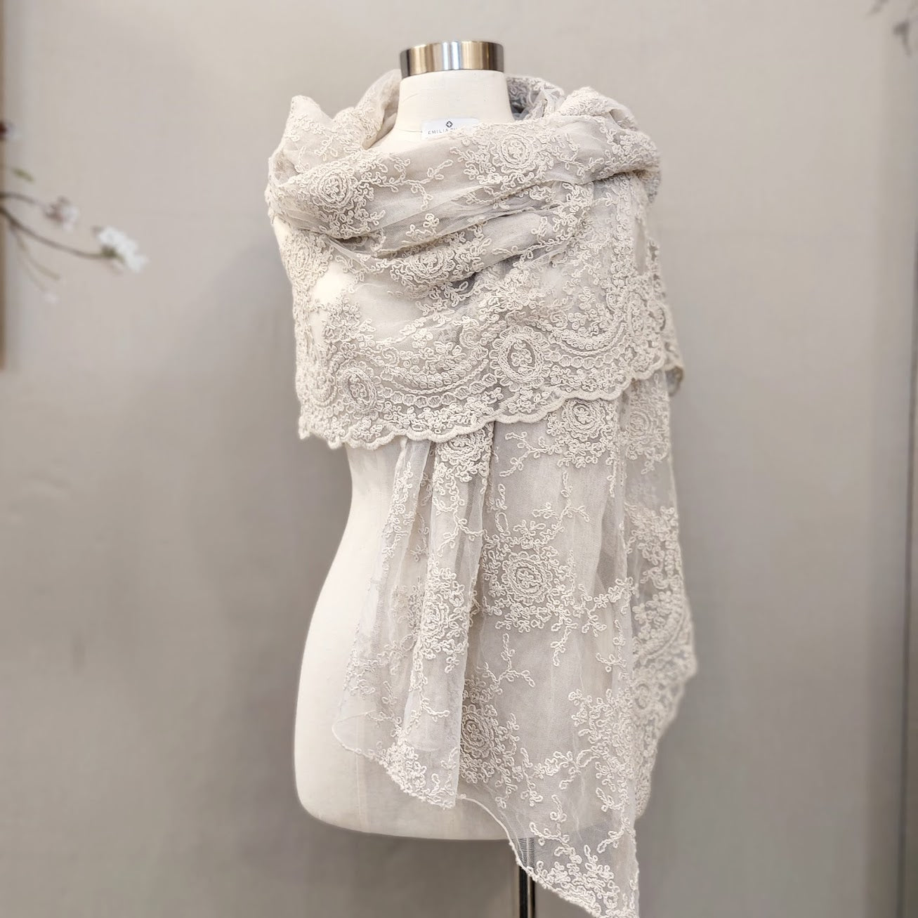 "CORINNE" lace and linen scarf
