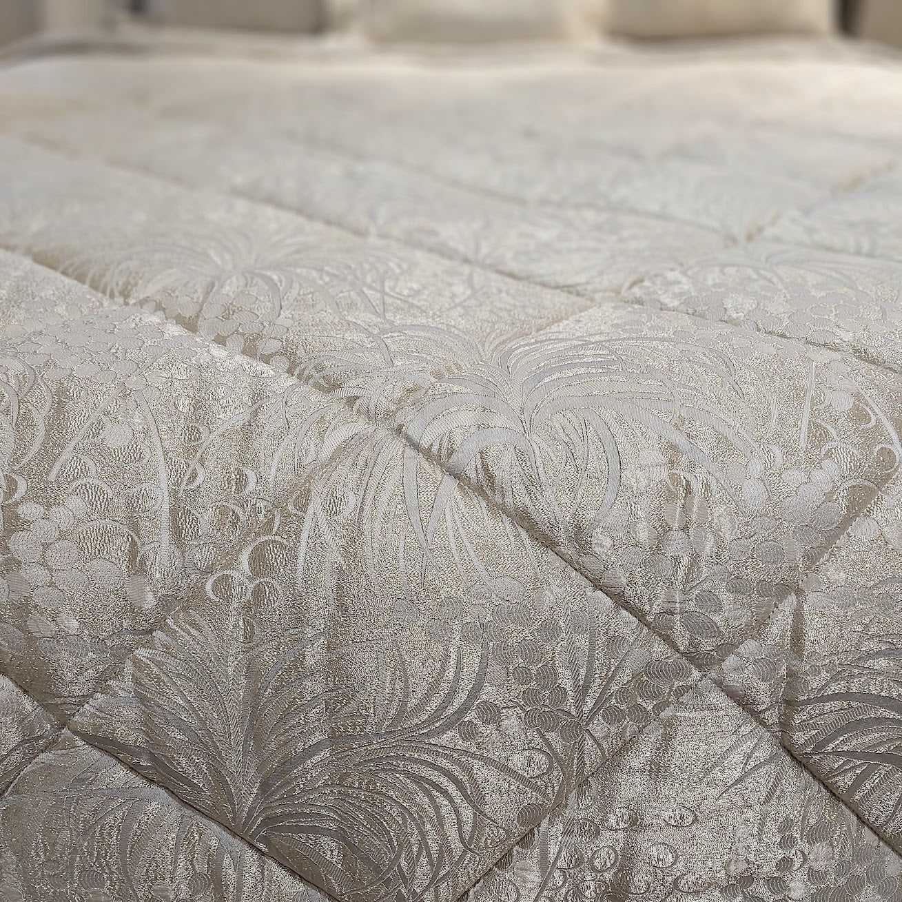 "ORIENT" SILK QUILT