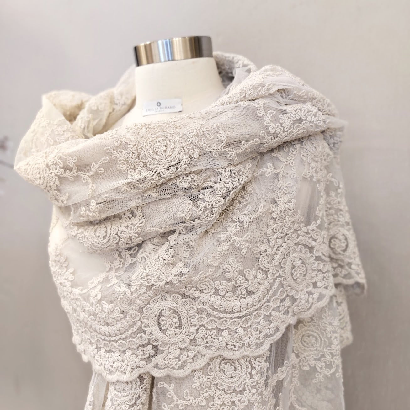 "CORINNE" Ivory lace and linen scarf