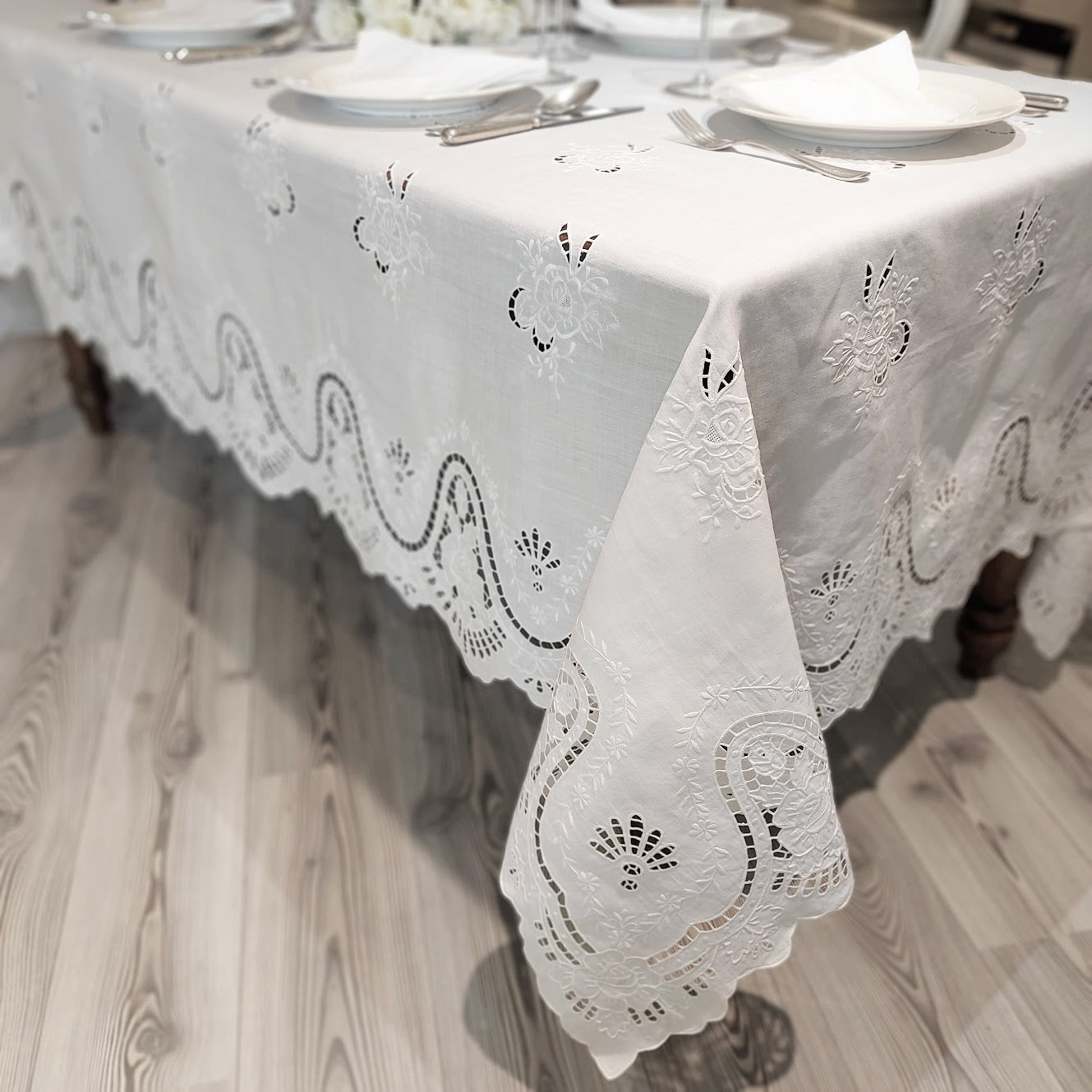 Bartolomeo-collection-handmade-linen-embroidery-burano-intaglio-cutwork
