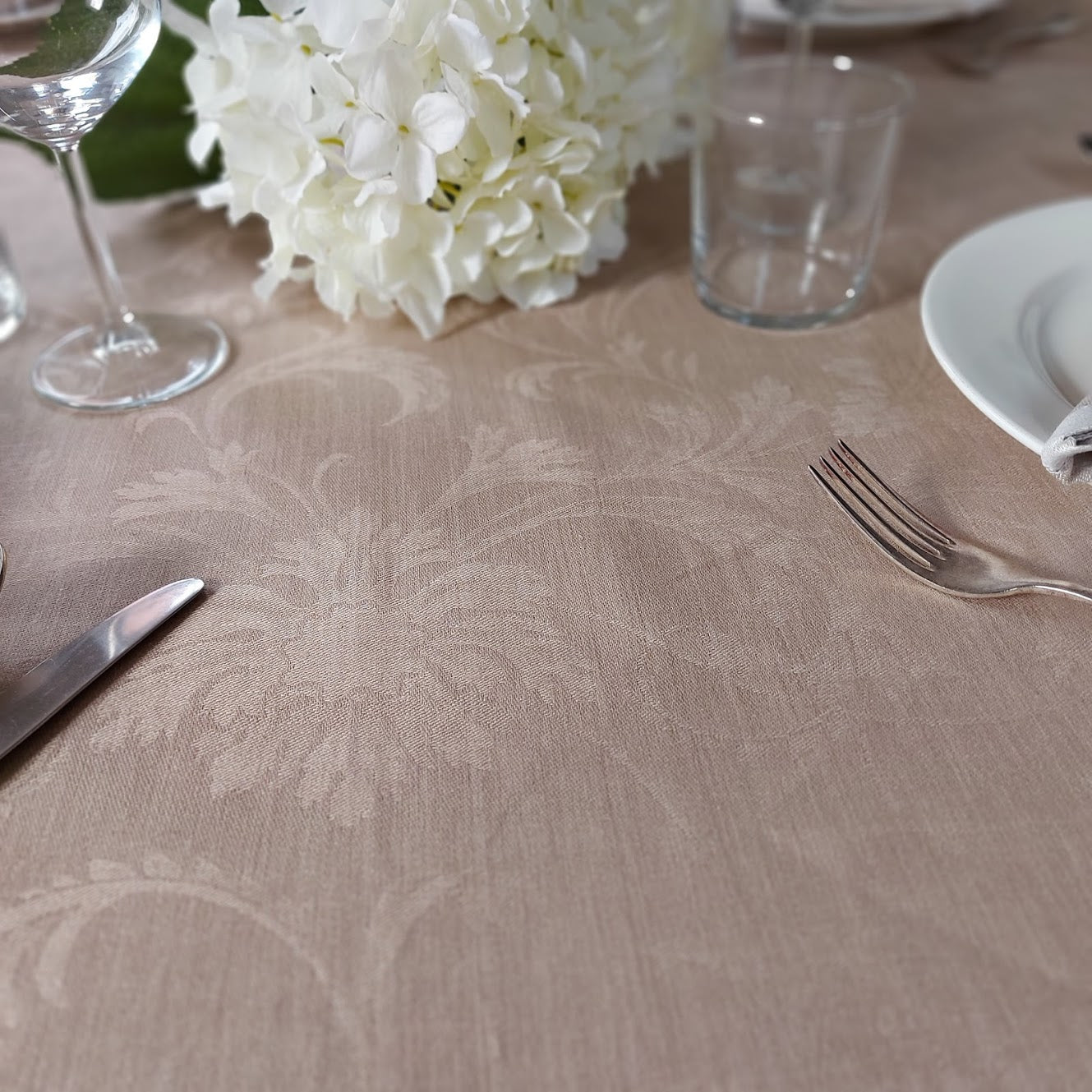 Ortensia jacquard linen tablelcoth