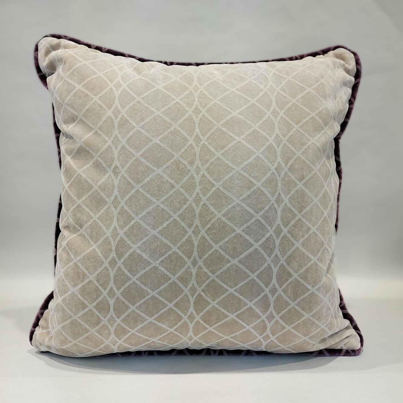 FLOW VELVET PILLOW (ivory- purple edge)