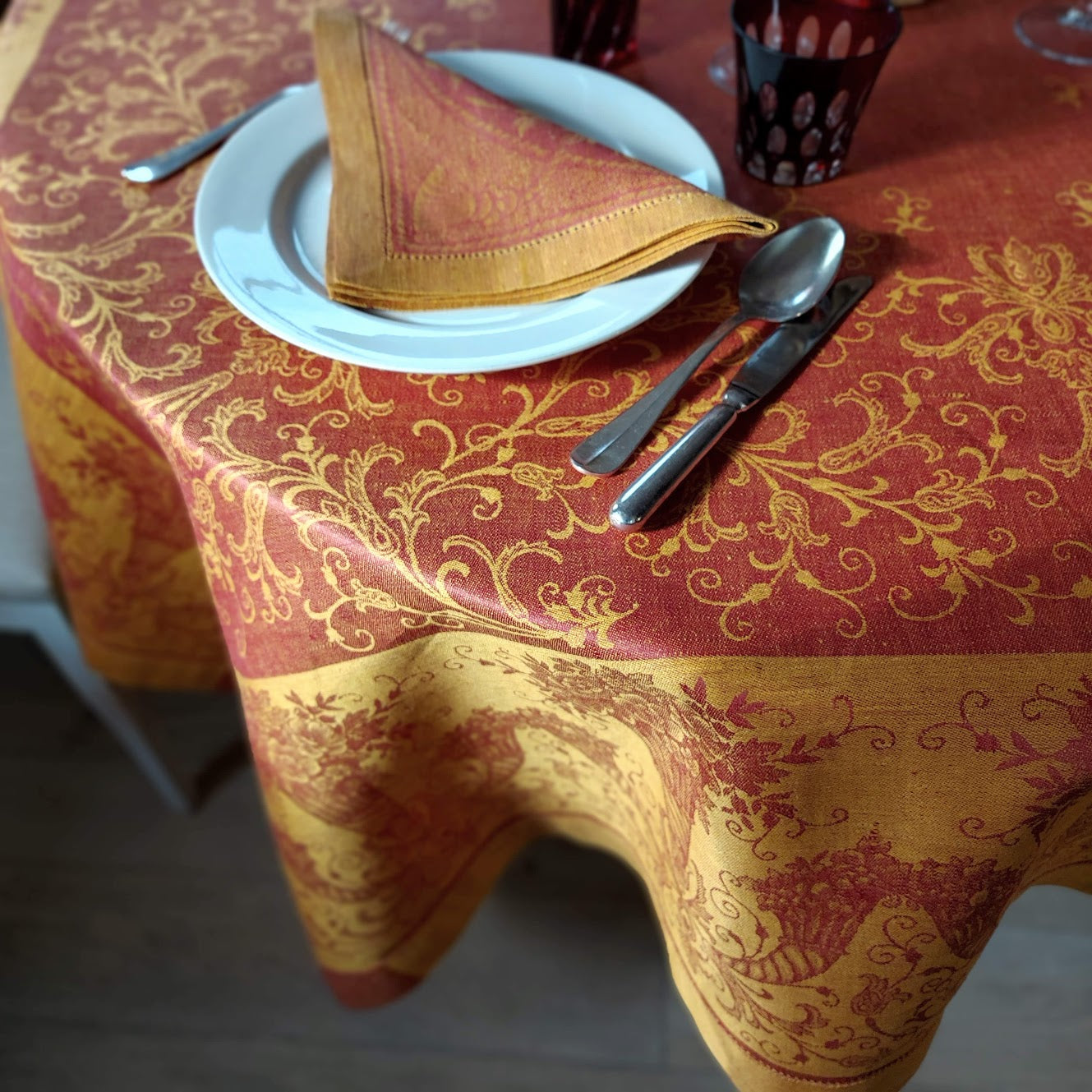 cornucopia-jacquard-collection-linen-tablecloth