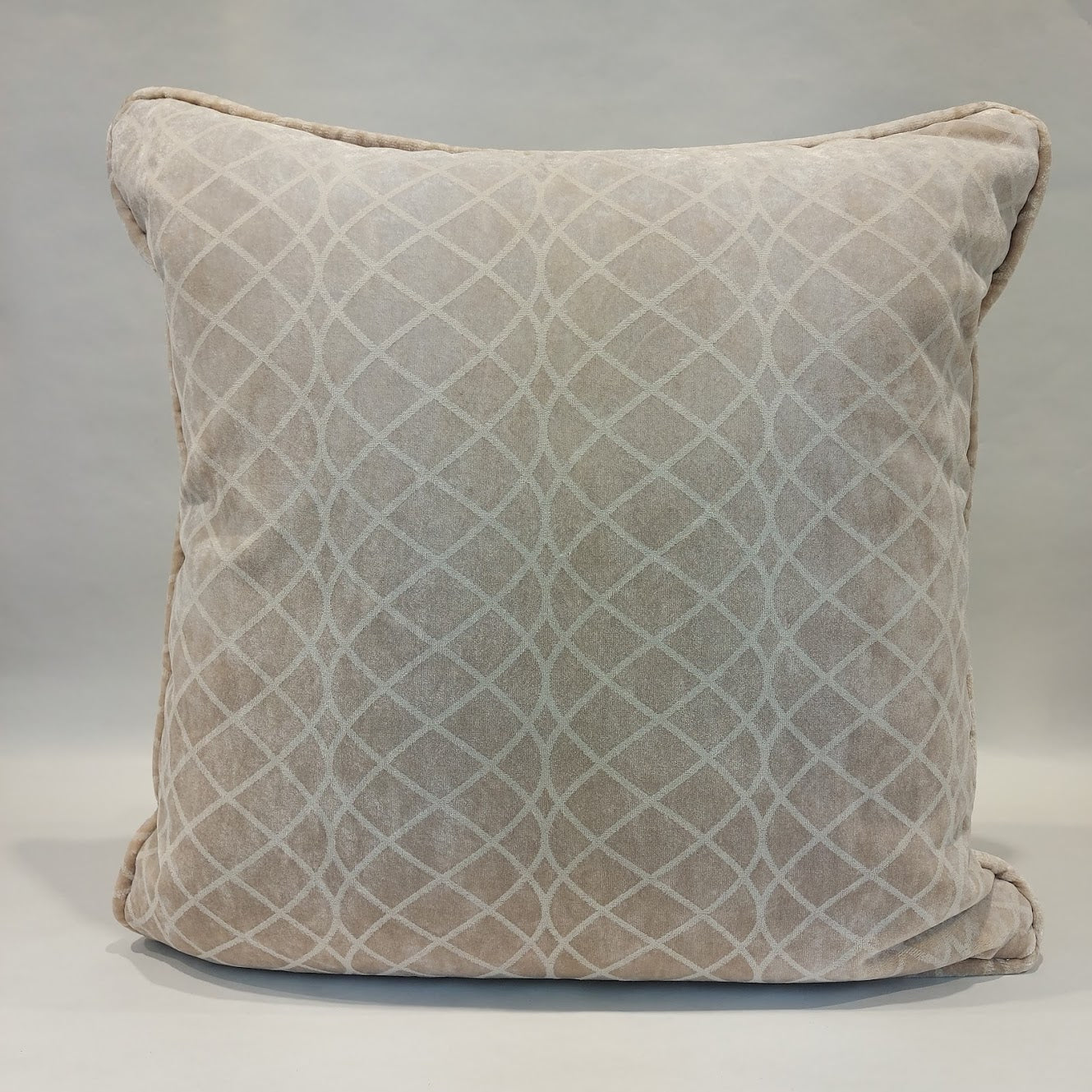 FLOW VELVET PILLOW (all ivory)