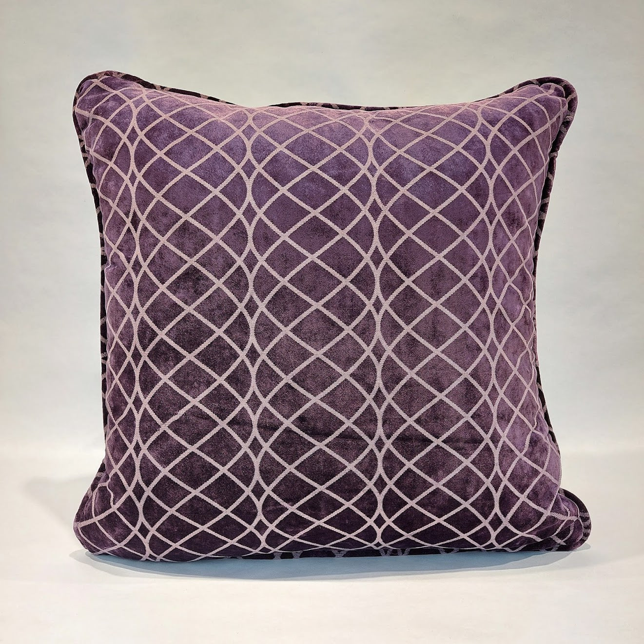 FLOW VELVET PILLOW (all purple)
