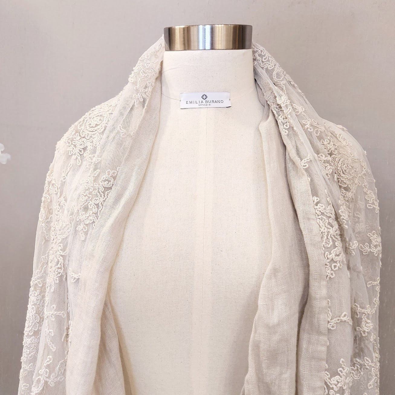 "CORINNE" lace and linen scarf