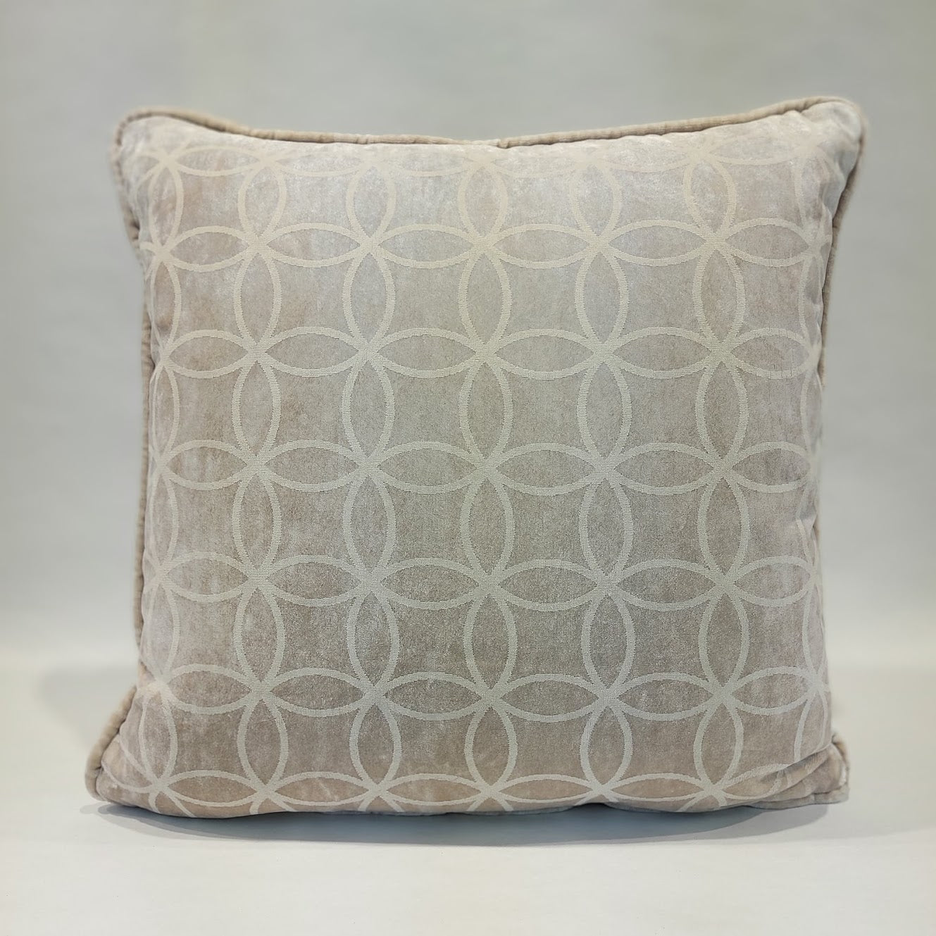 FADE VELVET PILLOW (all ivory)