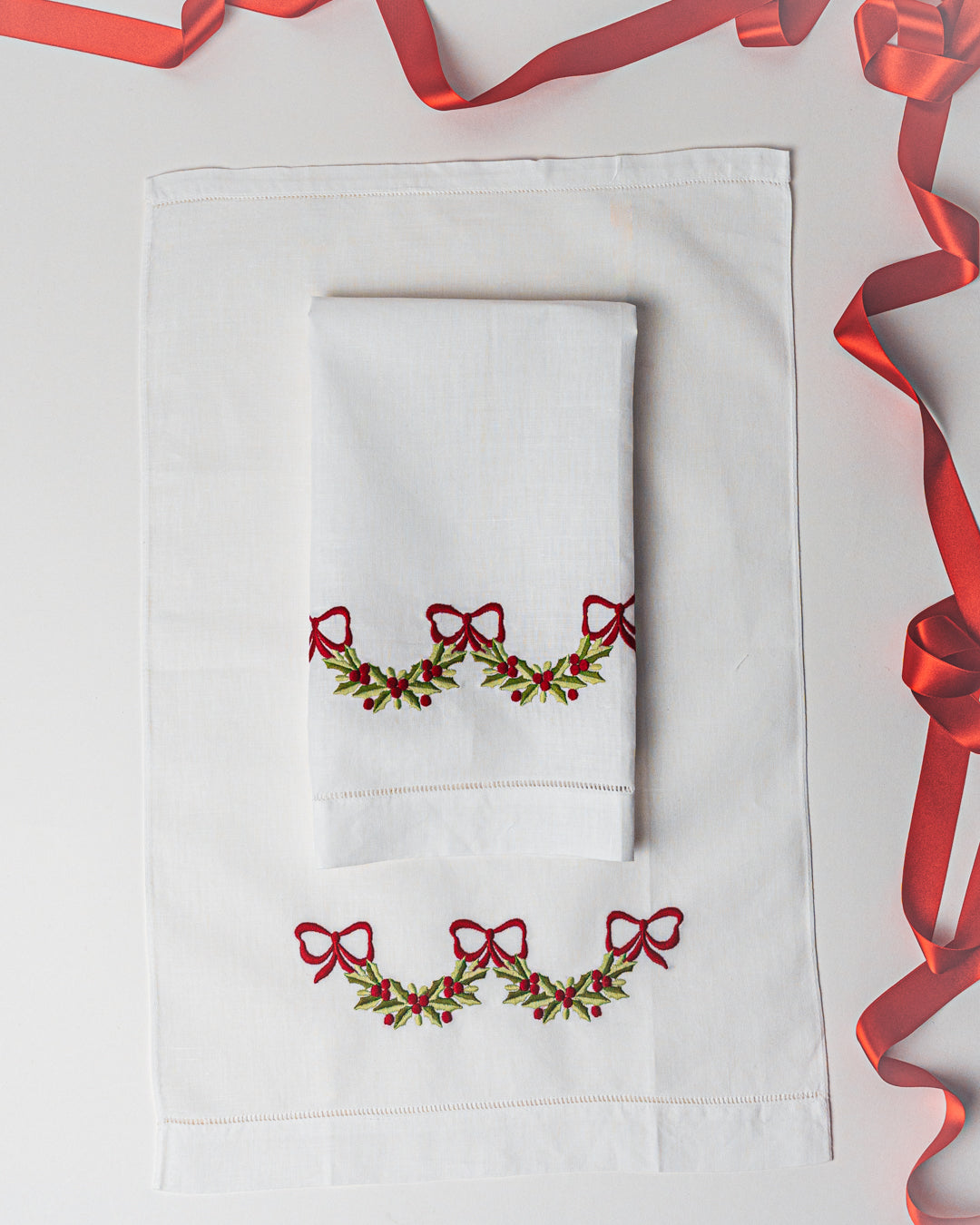 "GUEST TOWEL" HAPPY HOLIDAY