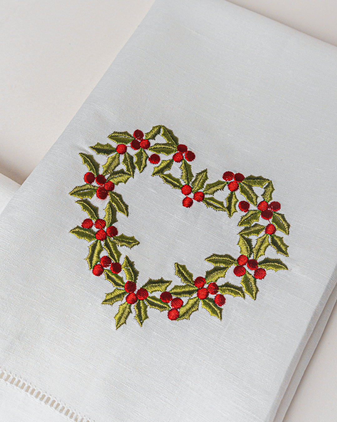 "GUEST TOWEL" HAPPY HOLIDAY