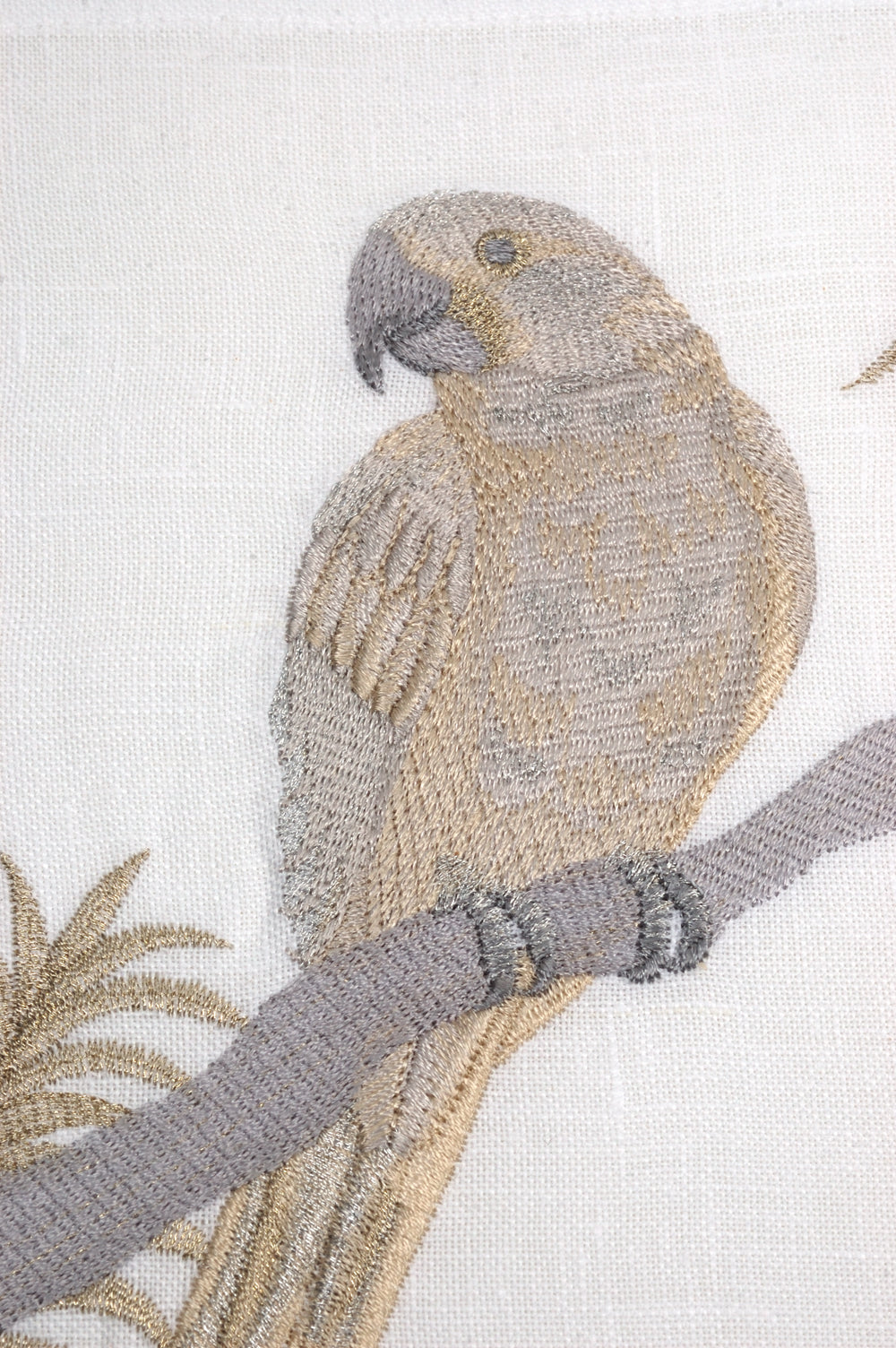 the-gold-parrot-fine-linen-embroidery-placemat-made-in-italy