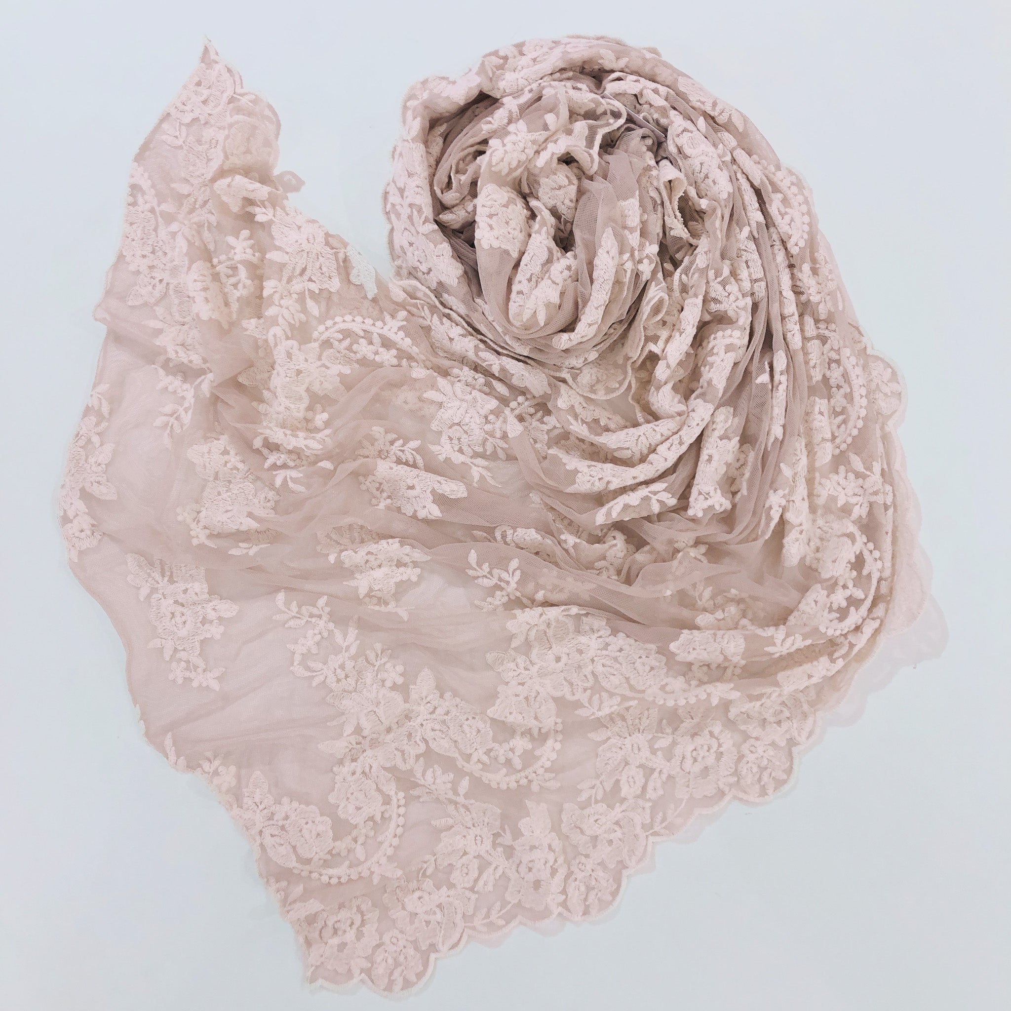 "VERSILIA" lace scarf