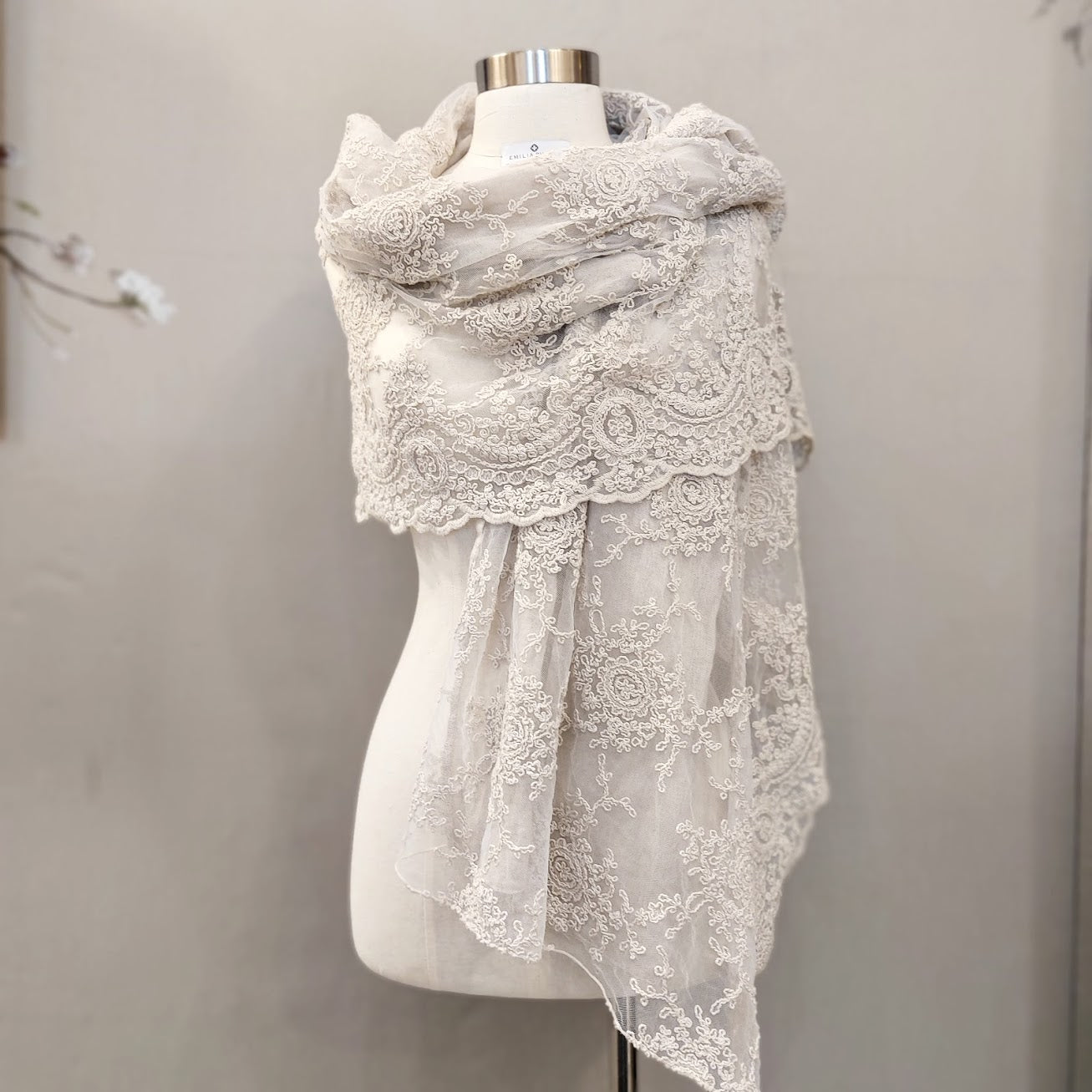 "CORINNE" Ivory lace and linen scarf