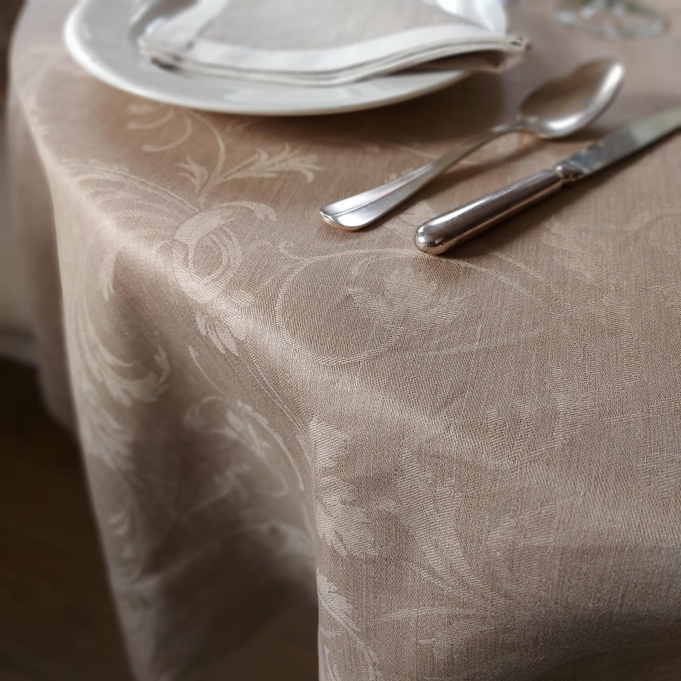 Ortensia jacquard linen napkin with hemstitch