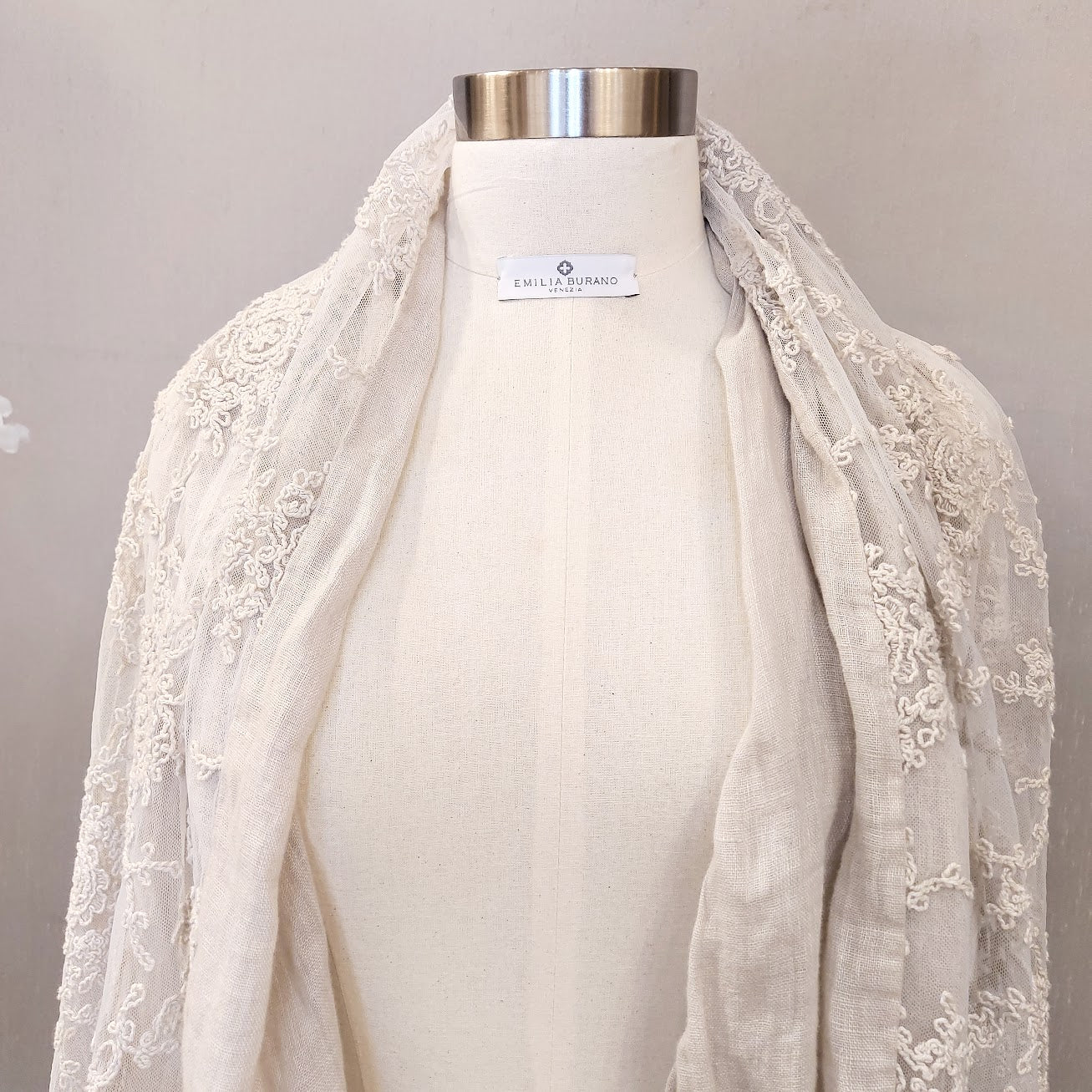 "CORINNE" Ivory lace and linen scarf